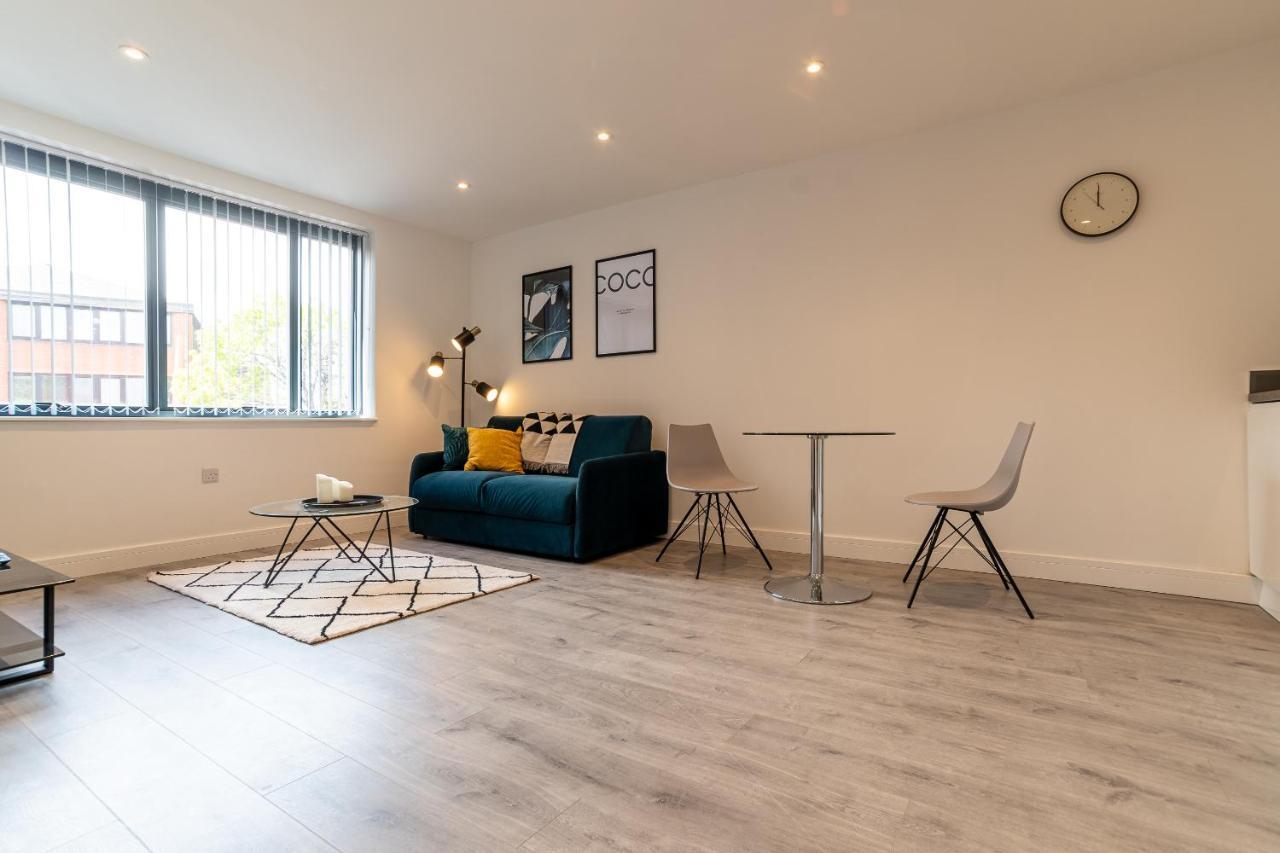 Copenhagen Court Apartments Бейсингсток Екстериор снимка