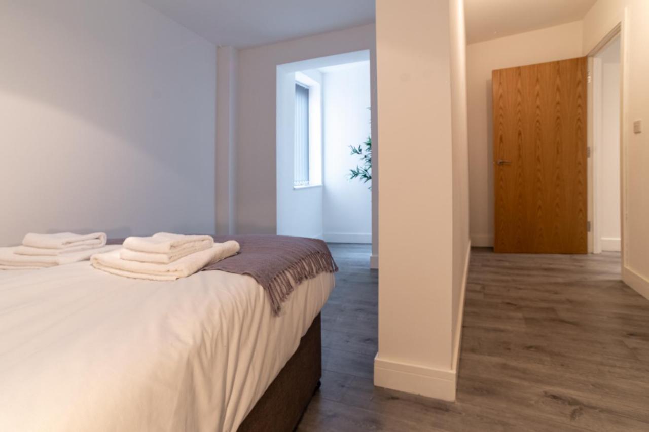 Copenhagen Court Apartments Бейсингсток Екстериор снимка