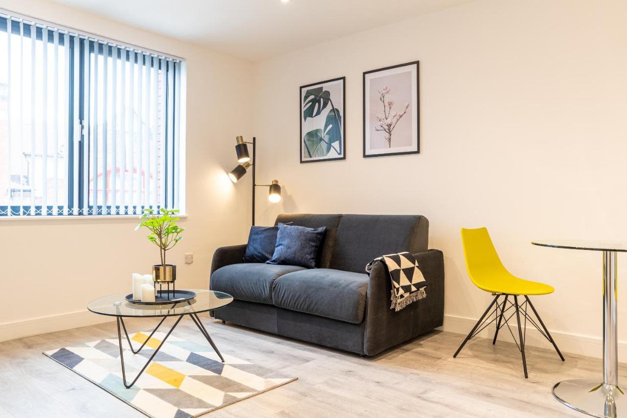 Copenhagen Court Apartments Бейсингсток Екстериор снимка