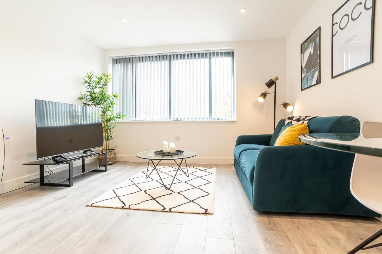Copenhagen Court Apartments Бейсингсток Екстериор снимка