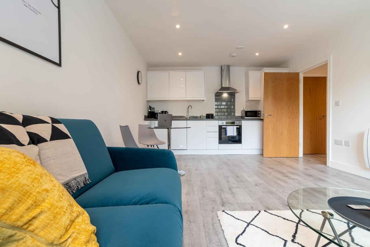 Copenhagen Court Apartments Бейсингсток Екстериор снимка