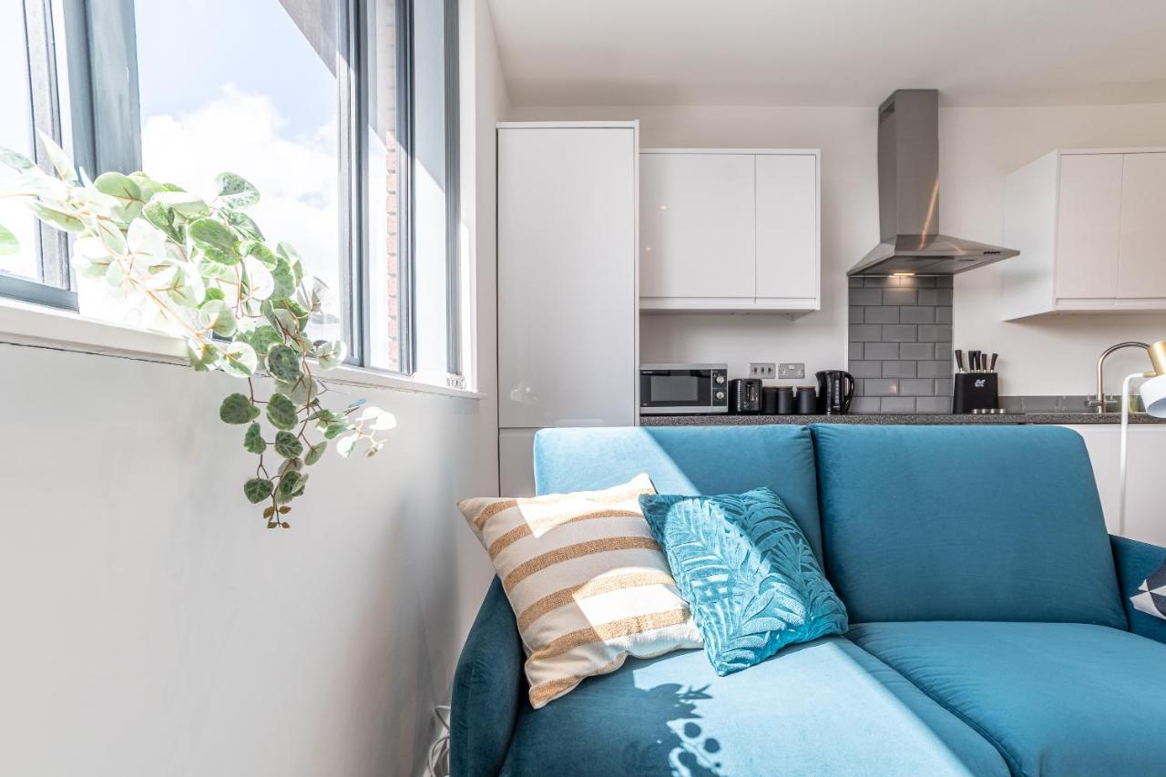 Copenhagen Court Apartments Бейсингсток Екстериор снимка