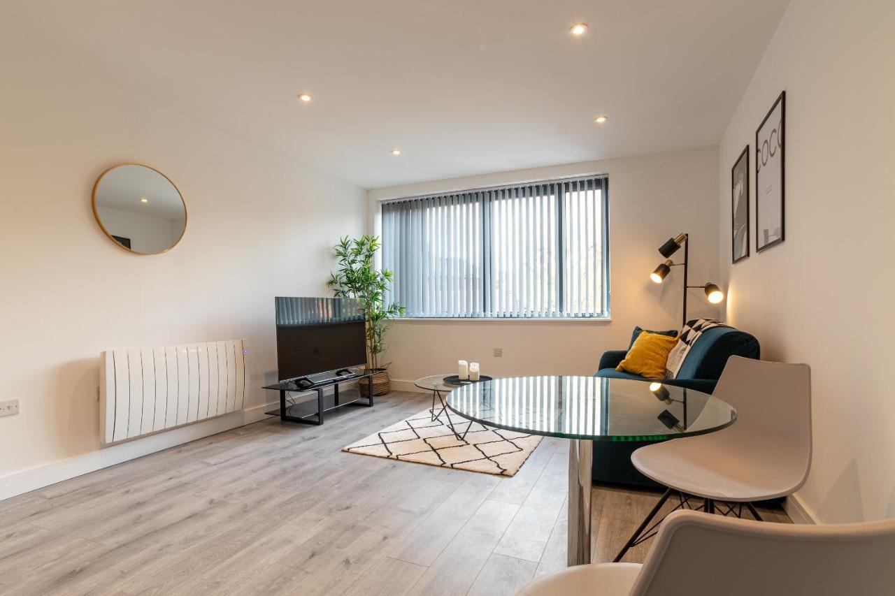 Copenhagen Court Apartments Бейсингсток Екстериор снимка