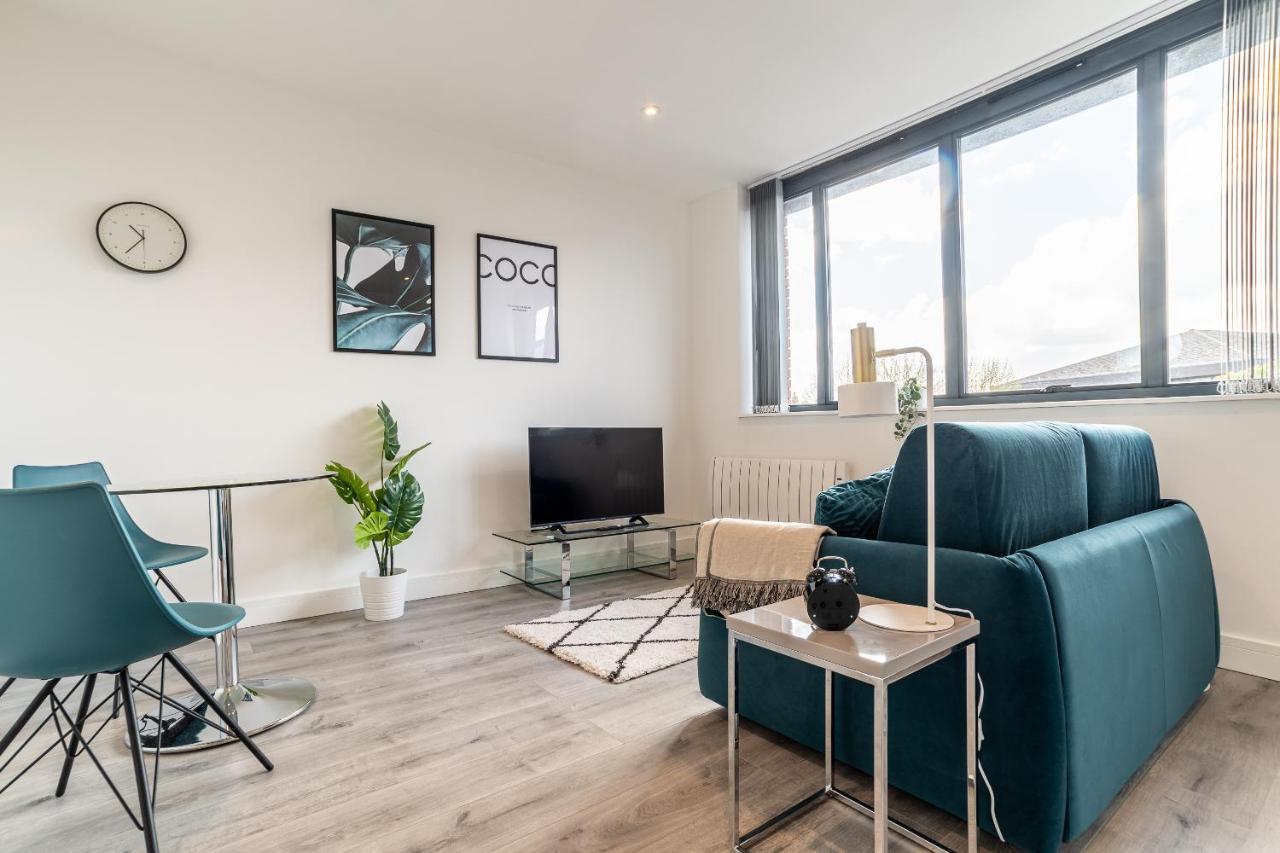 Copenhagen Court Apartments Бейсингсток Екстериор снимка