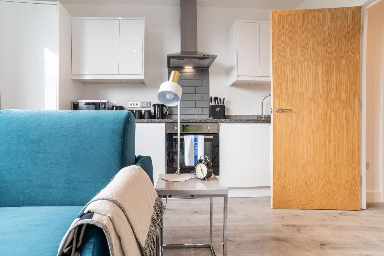 Copenhagen Court Apartments Бейсингсток Екстериор снимка