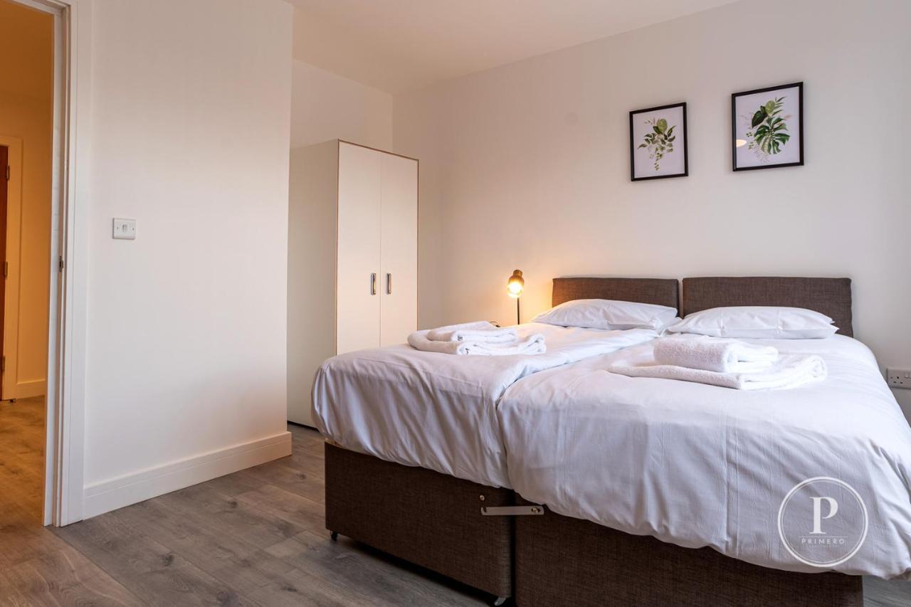 Copenhagen Court Apartments Бейсингсток Екстериор снимка