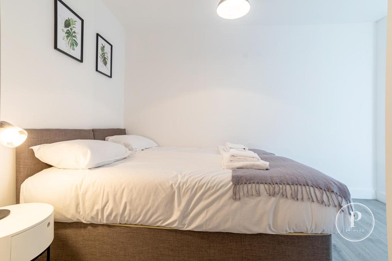 Copenhagen Court Apartments Бейсингсток Екстериор снимка