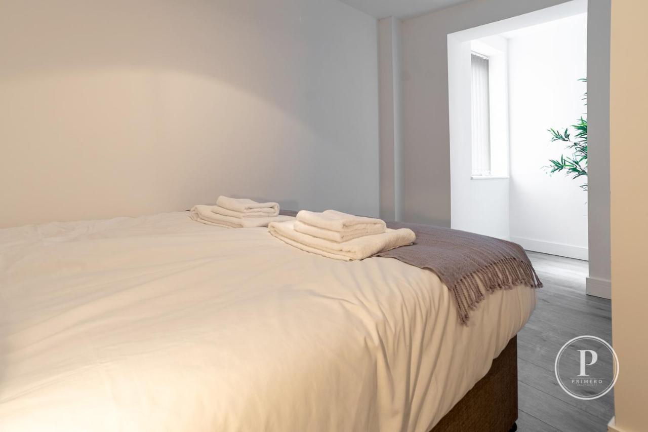 Copenhagen Court Apartments Бейсингсток Екстериор снимка