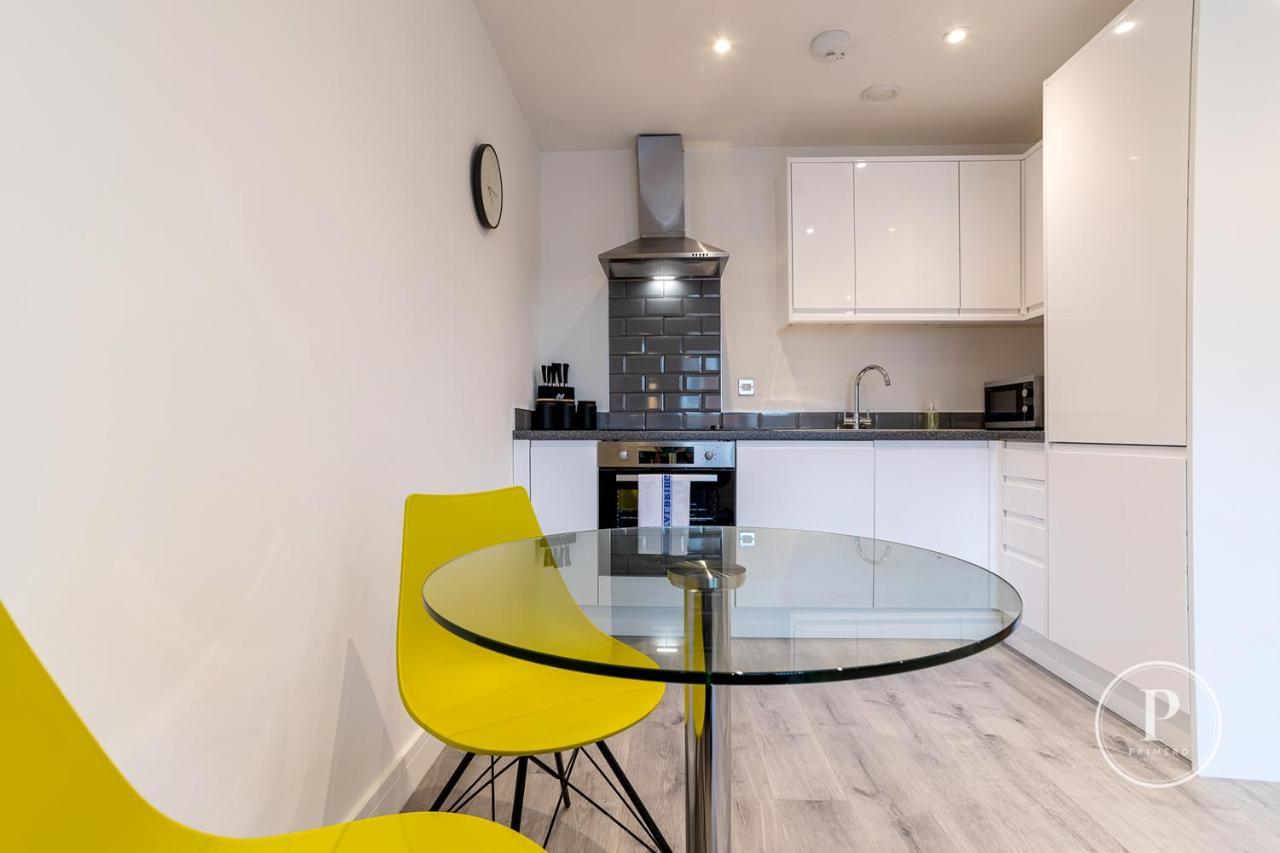 Copenhagen Court Apartments Бейсингсток Екстериор снимка
