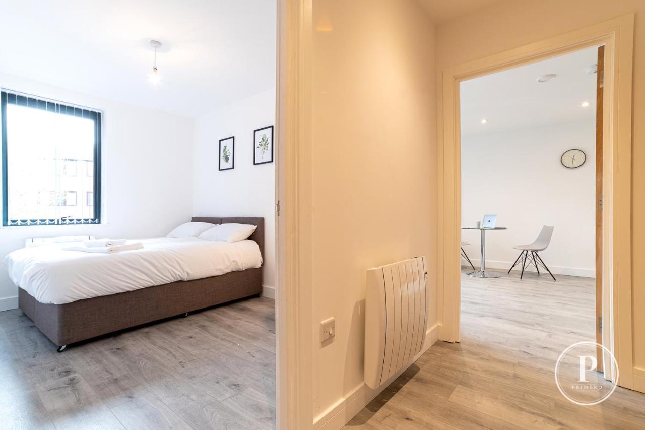 Copenhagen Court Apartments Бейсингсток Екстериор снимка