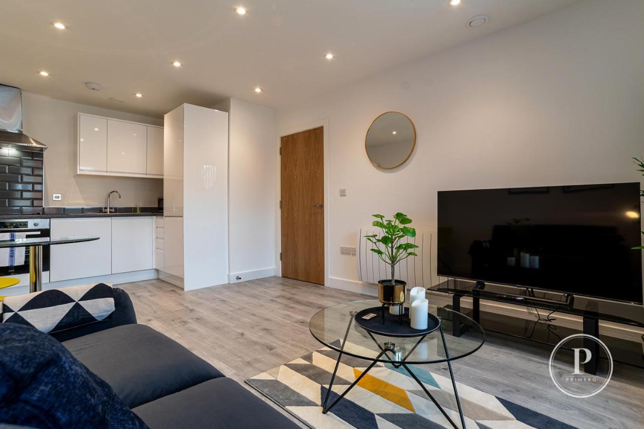 Copenhagen Court Apartments Бейсингсток Екстериор снимка