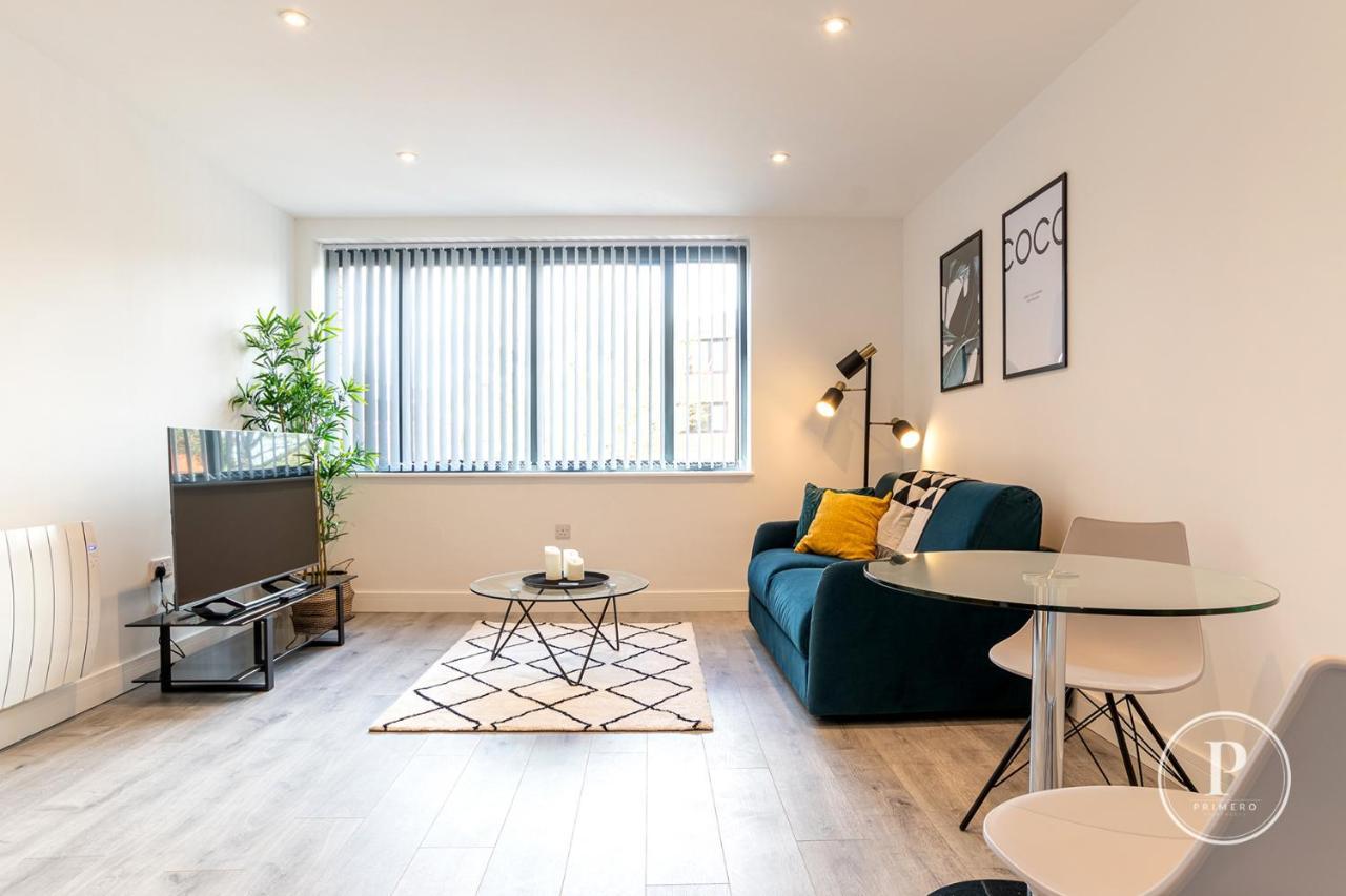 Copenhagen Court Apartments Бейсингсток Екстериор снимка