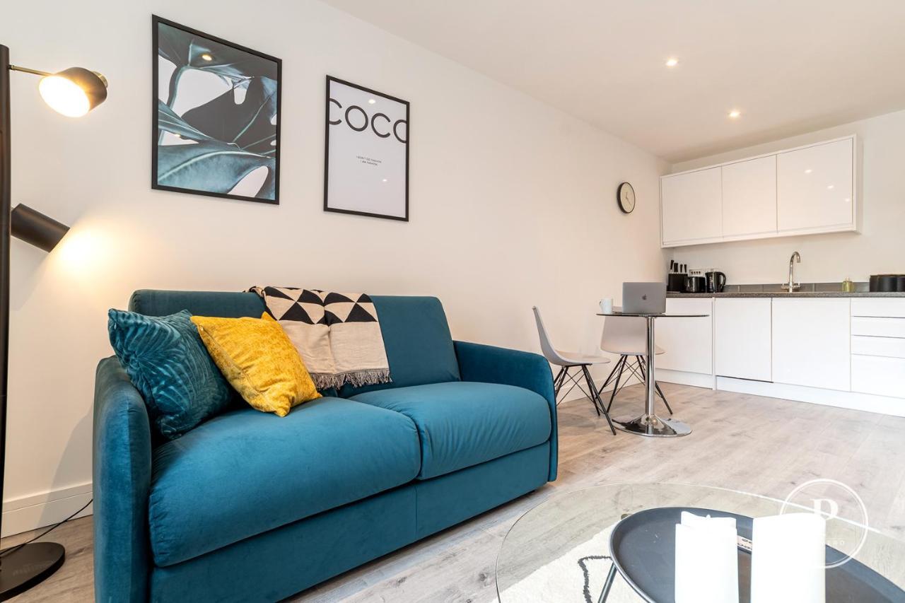 Copenhagen Court Apartments Бейсингсток Екстериор снимка