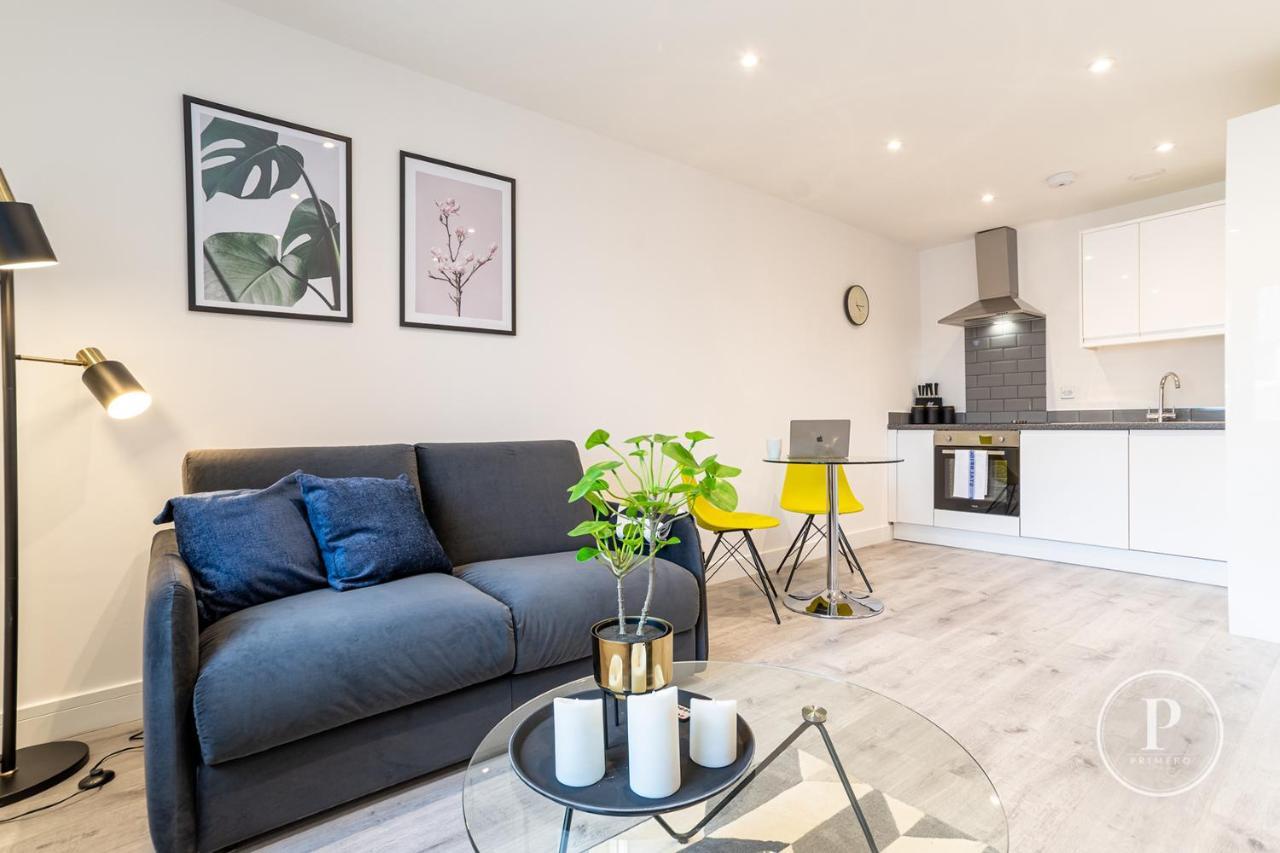 Copenhagen Court Apartments Бейсингсток Екстериор снимка