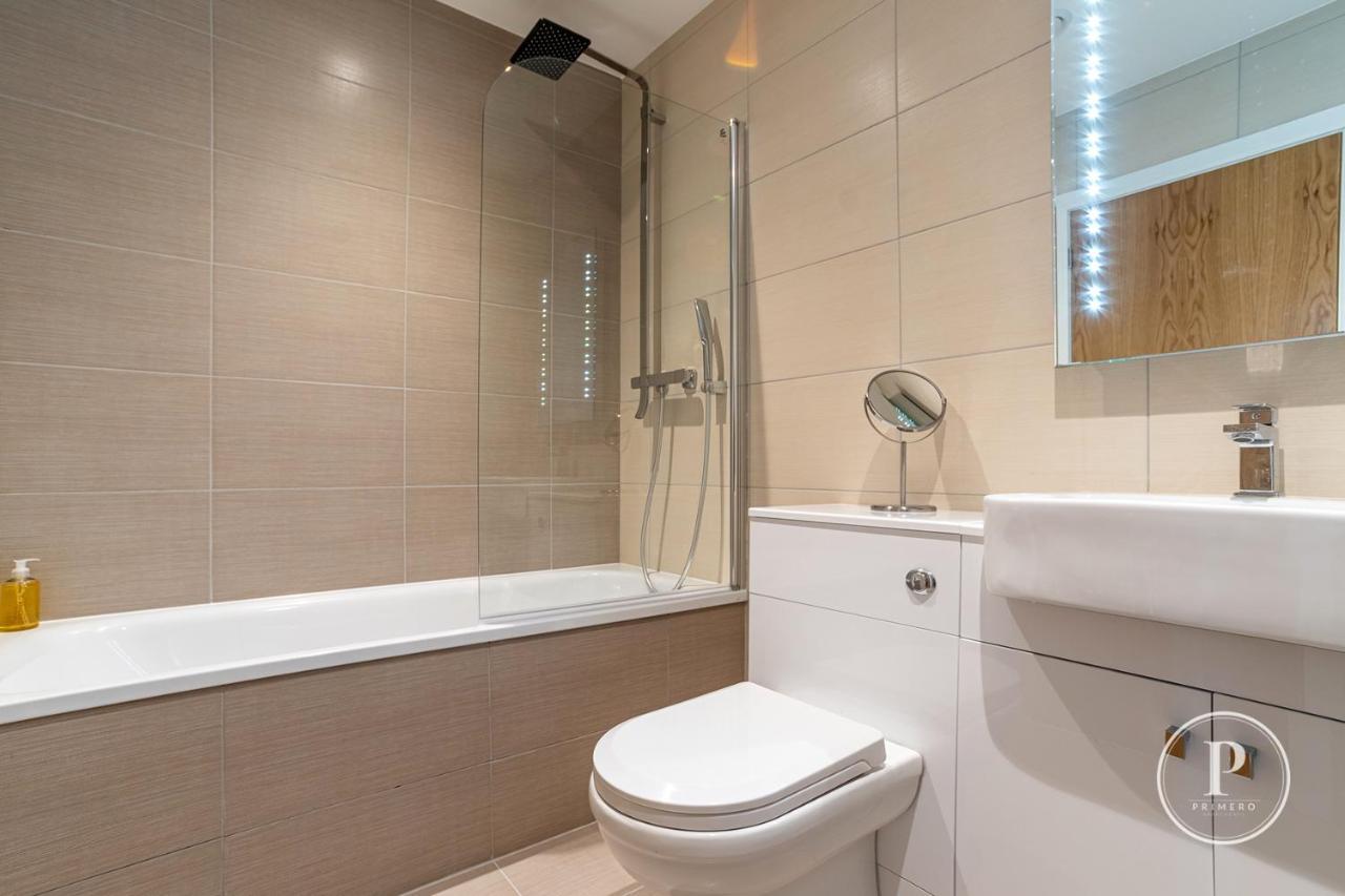 Copenhagen Court Apartments Бейсингсток Екстериор снимка