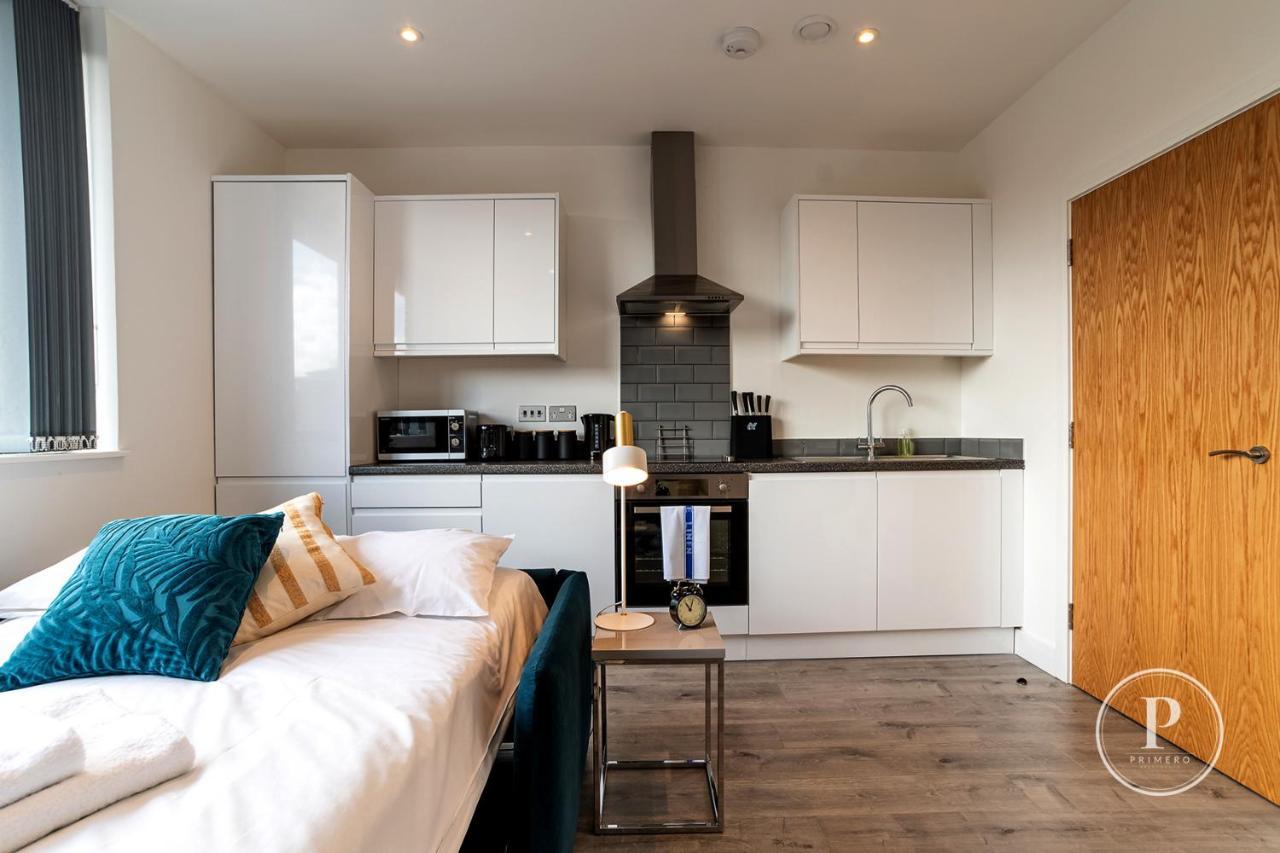 Copenhagen Court Apartments Бейсингсток Екстериор снимка