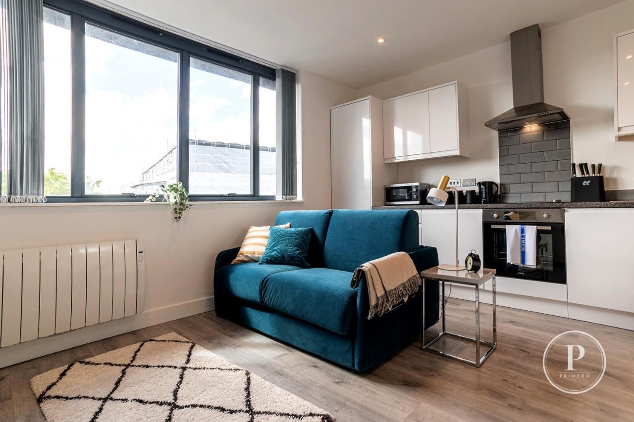 Copenhagen Court Apartments Бейсингсток Екстериор снимка