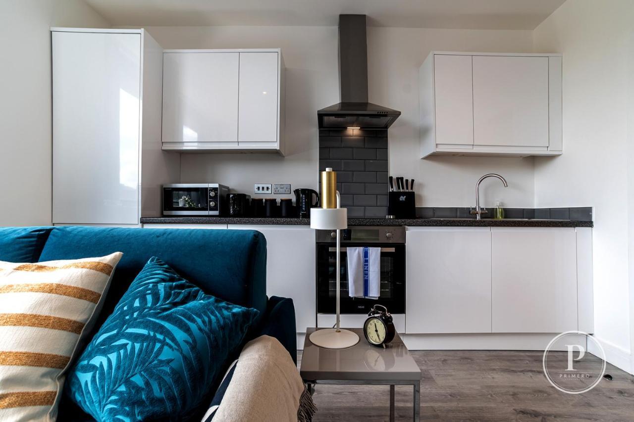 Copenhagen Court Apartments Бейсингсток Екстериор снимка